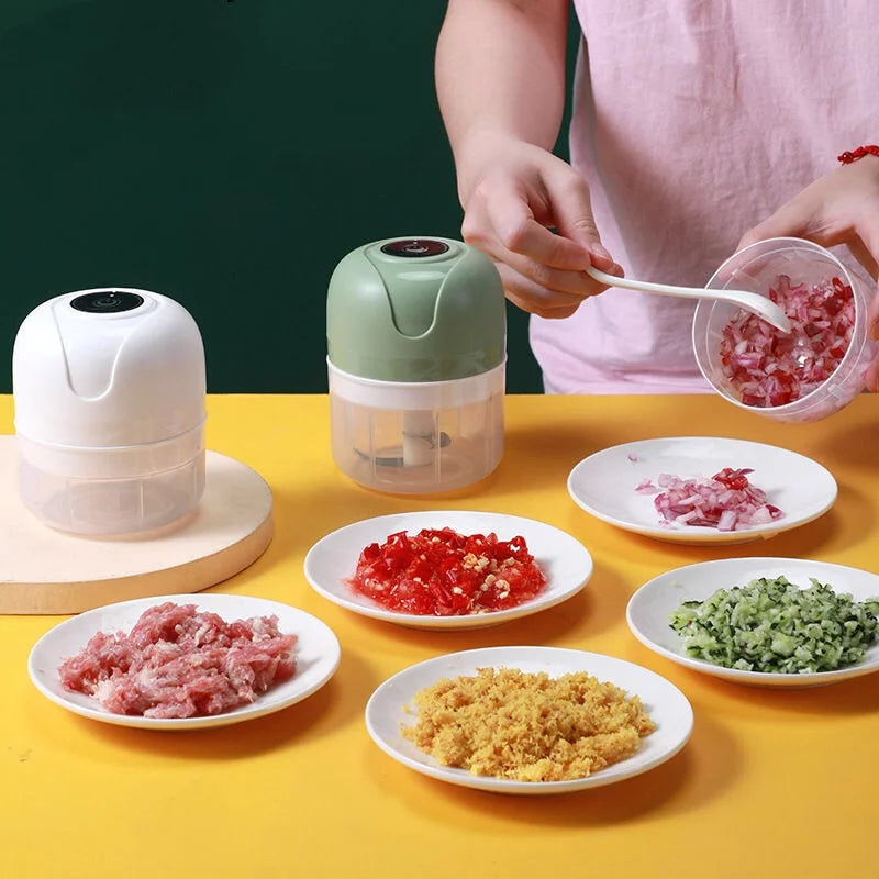 Mini Processador Elétrico de Alimentos Portátil com 3 lâminas de aço inox USB 250 ml Bivolt